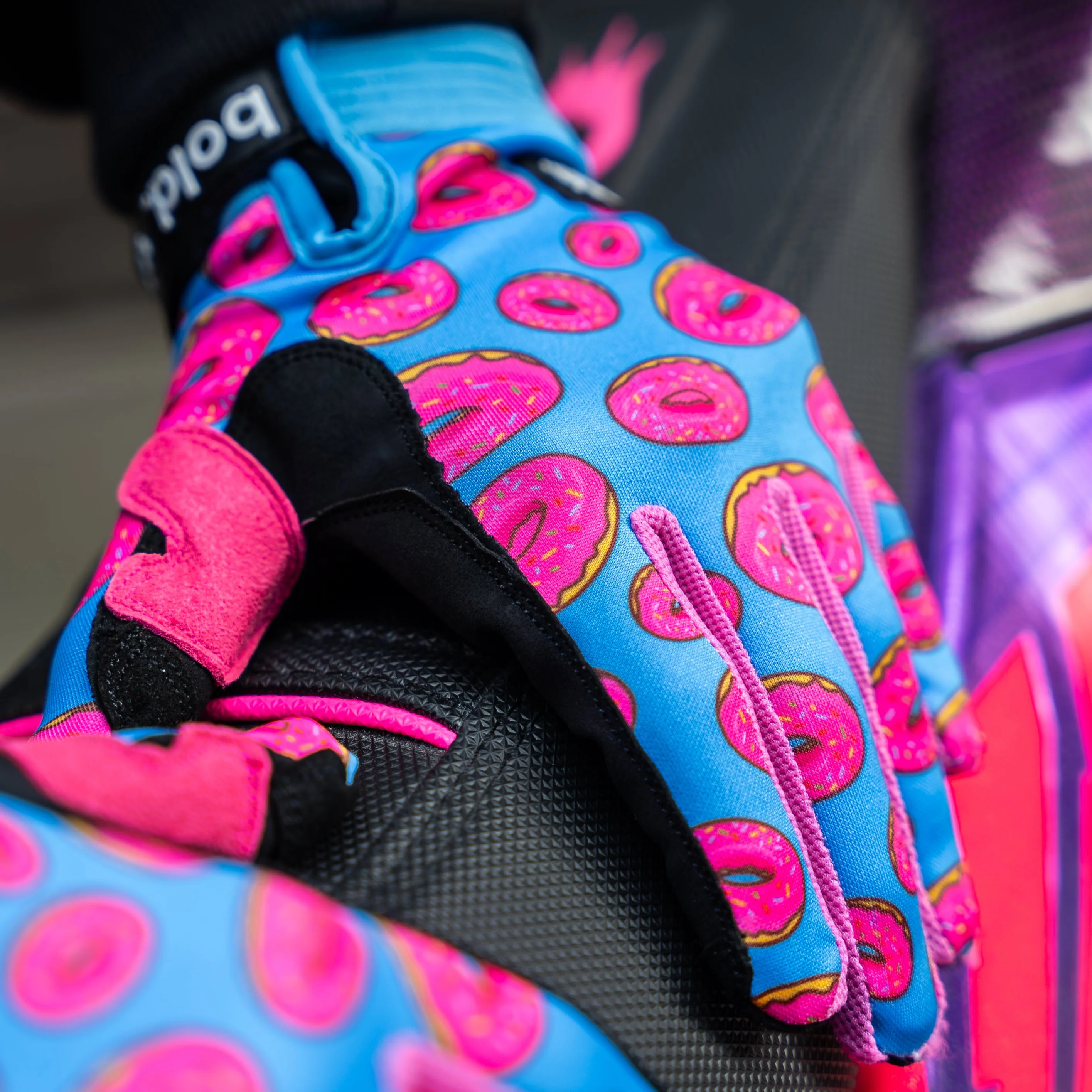 bold. Donut SWIFT MX GLOVES - Image 3