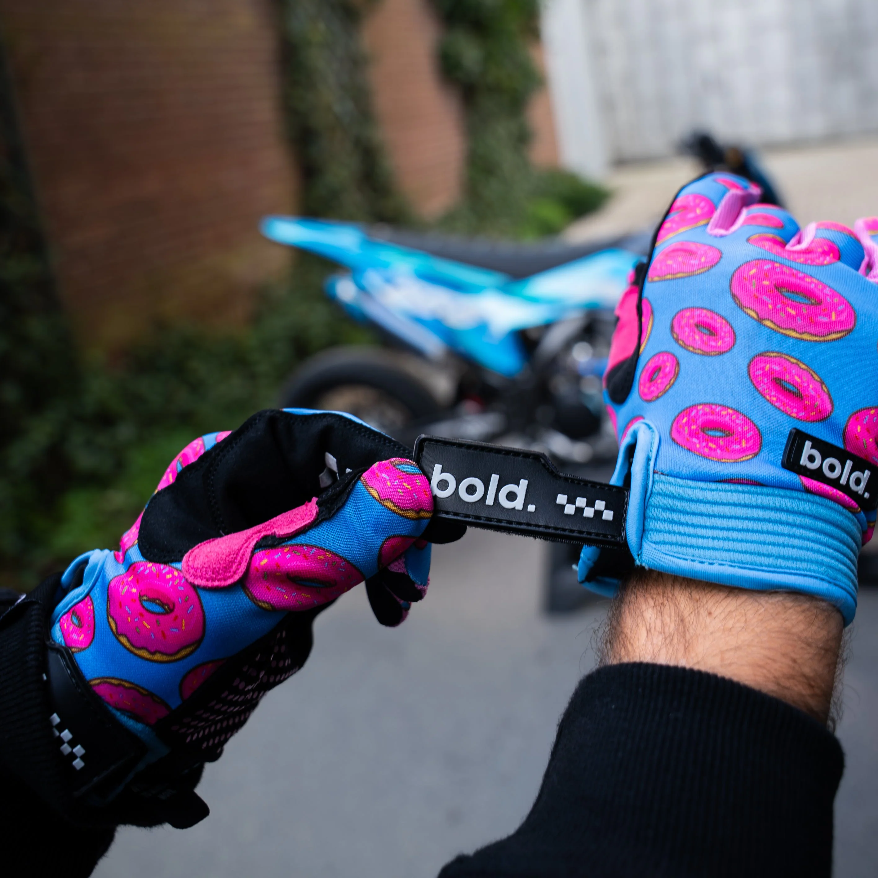 bold. Donut SWIFT MX GLOVES - Image 4