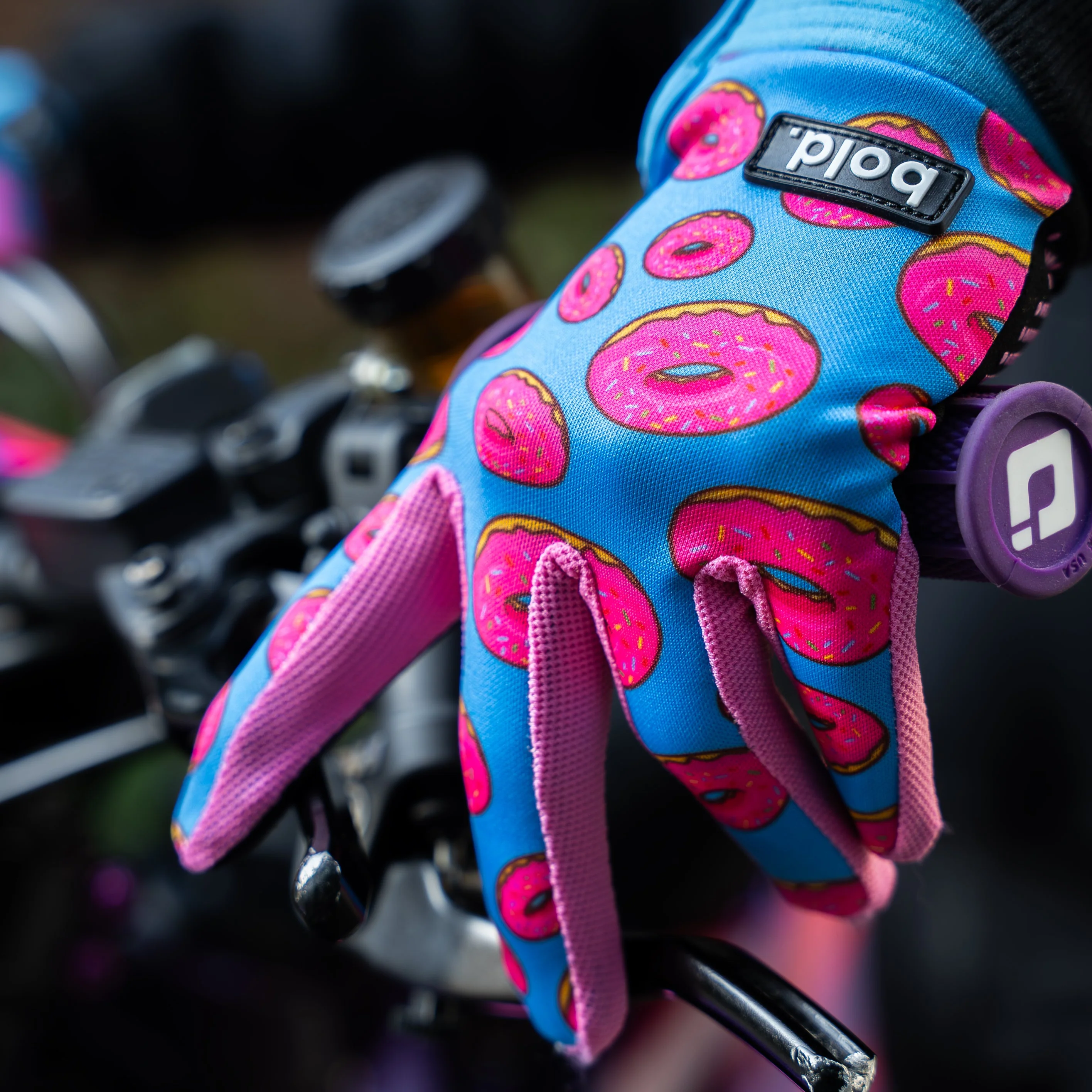 bold. Donut SWIFT MX GLOVES - Image 5