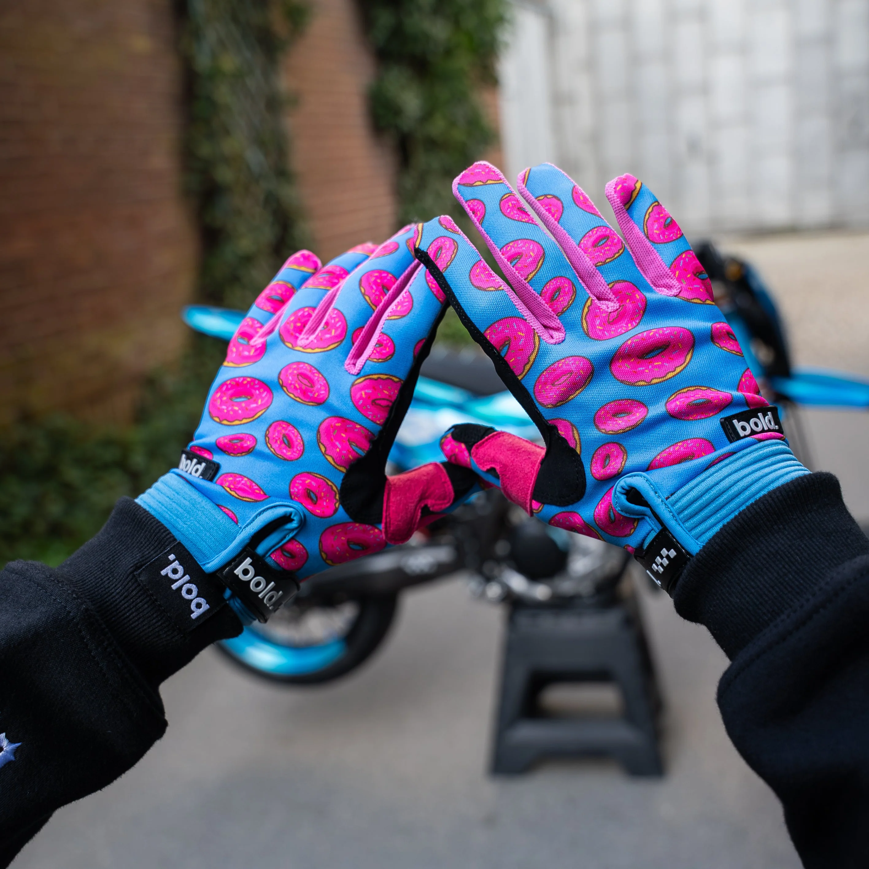 bold. Donut SWIFT MX GLOVES - Image 6