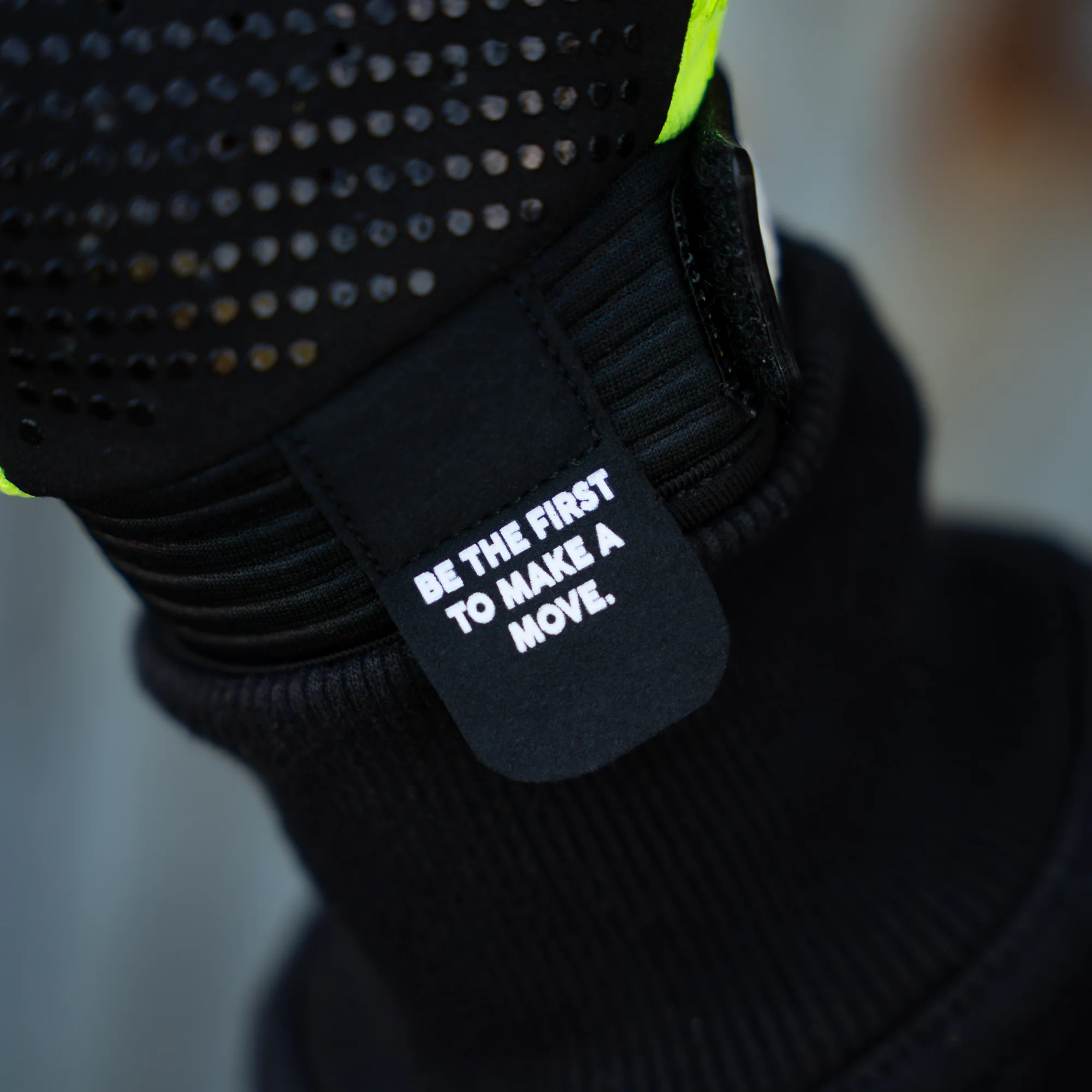 bold. Fluo Yellow SWIFT MX GLOVES - Image 4