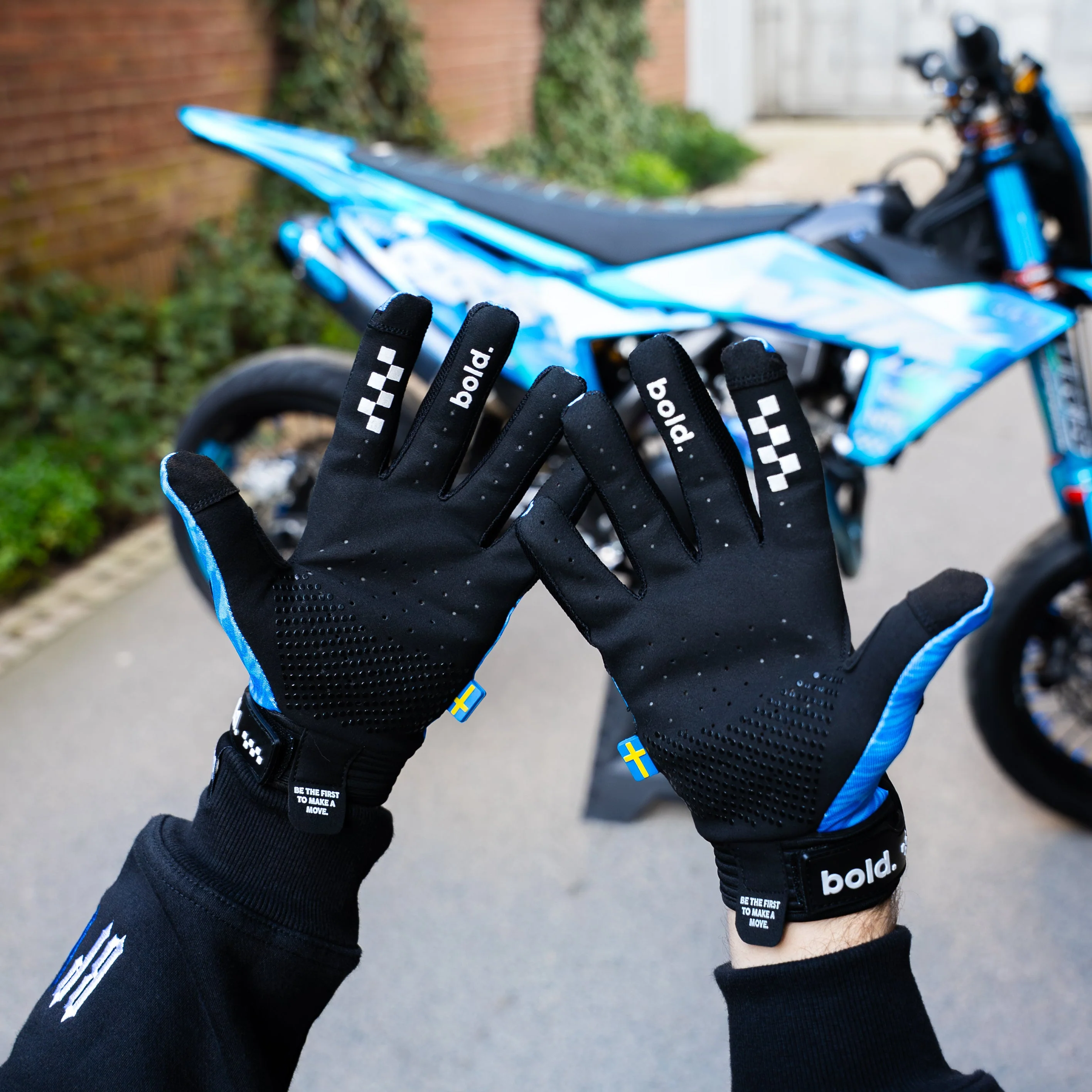bold. NTK V5 SWIFT MX GLOVES - Image 3