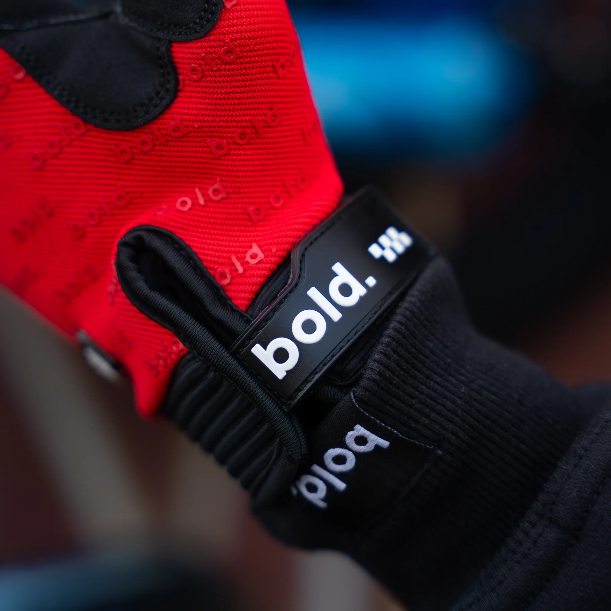 bold. Red SWIFT MX GLOVES - Image 3