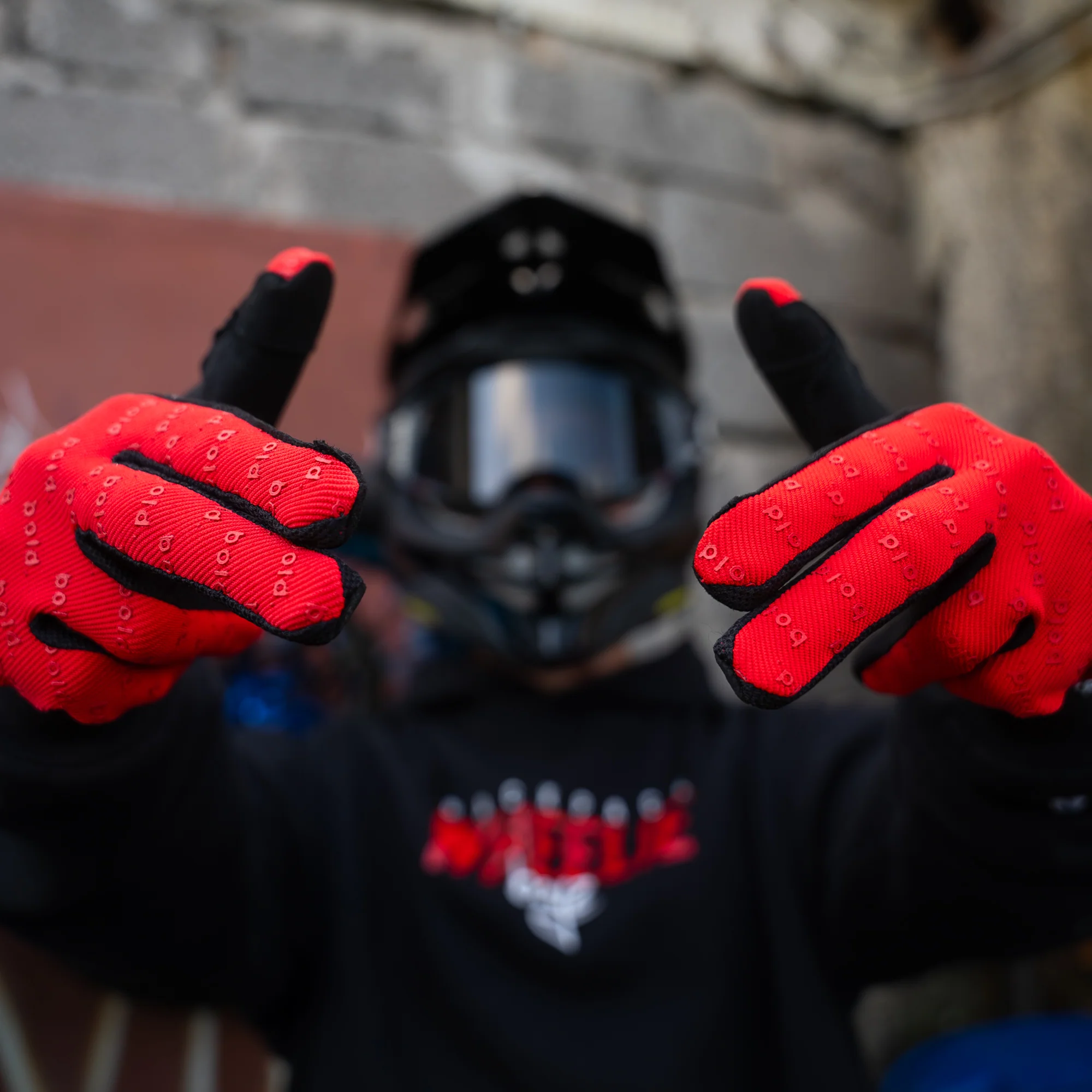 bold. Red SWIFT MX GLOVES - Image 5