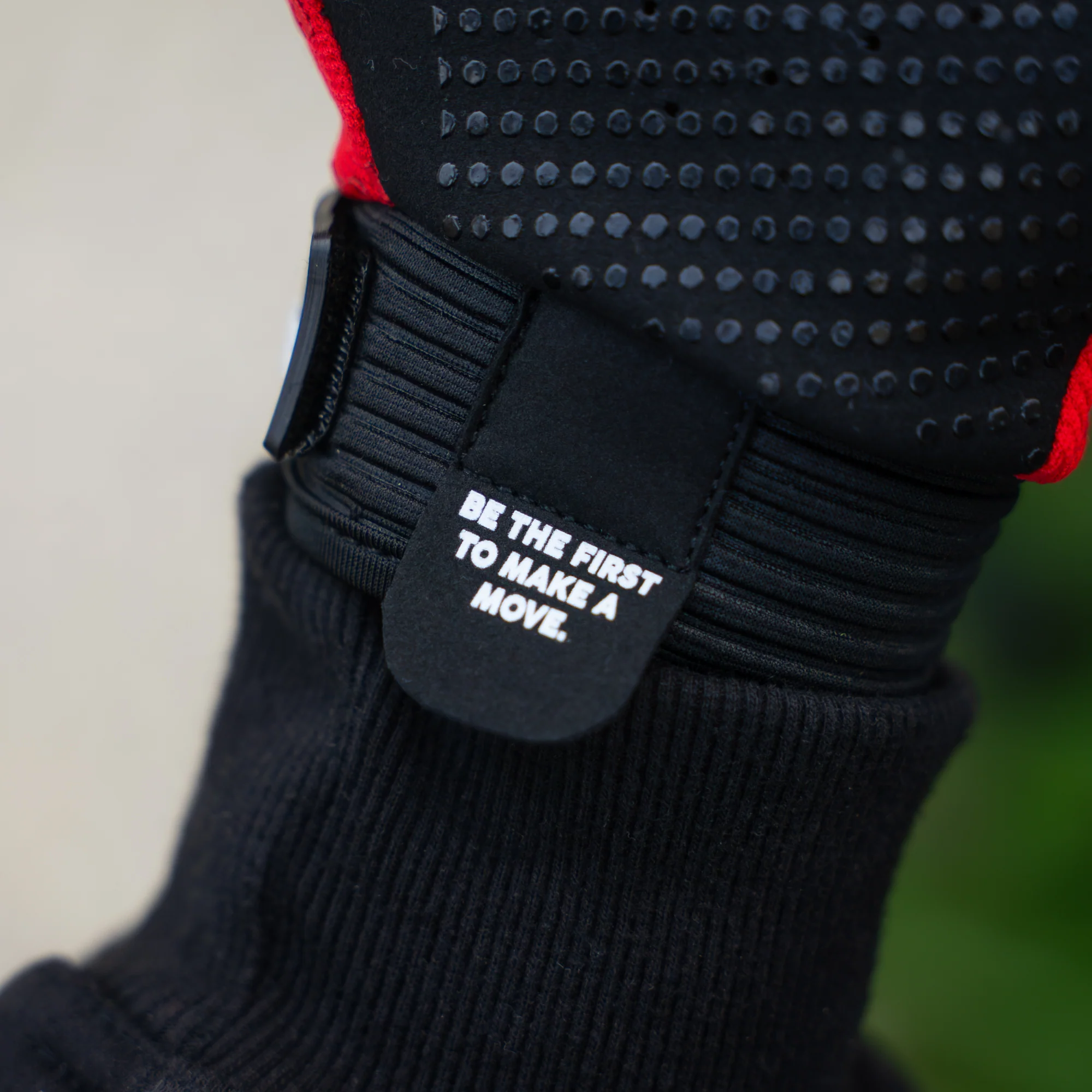 bold. Red SWIFT MX GLOVES - Image 7