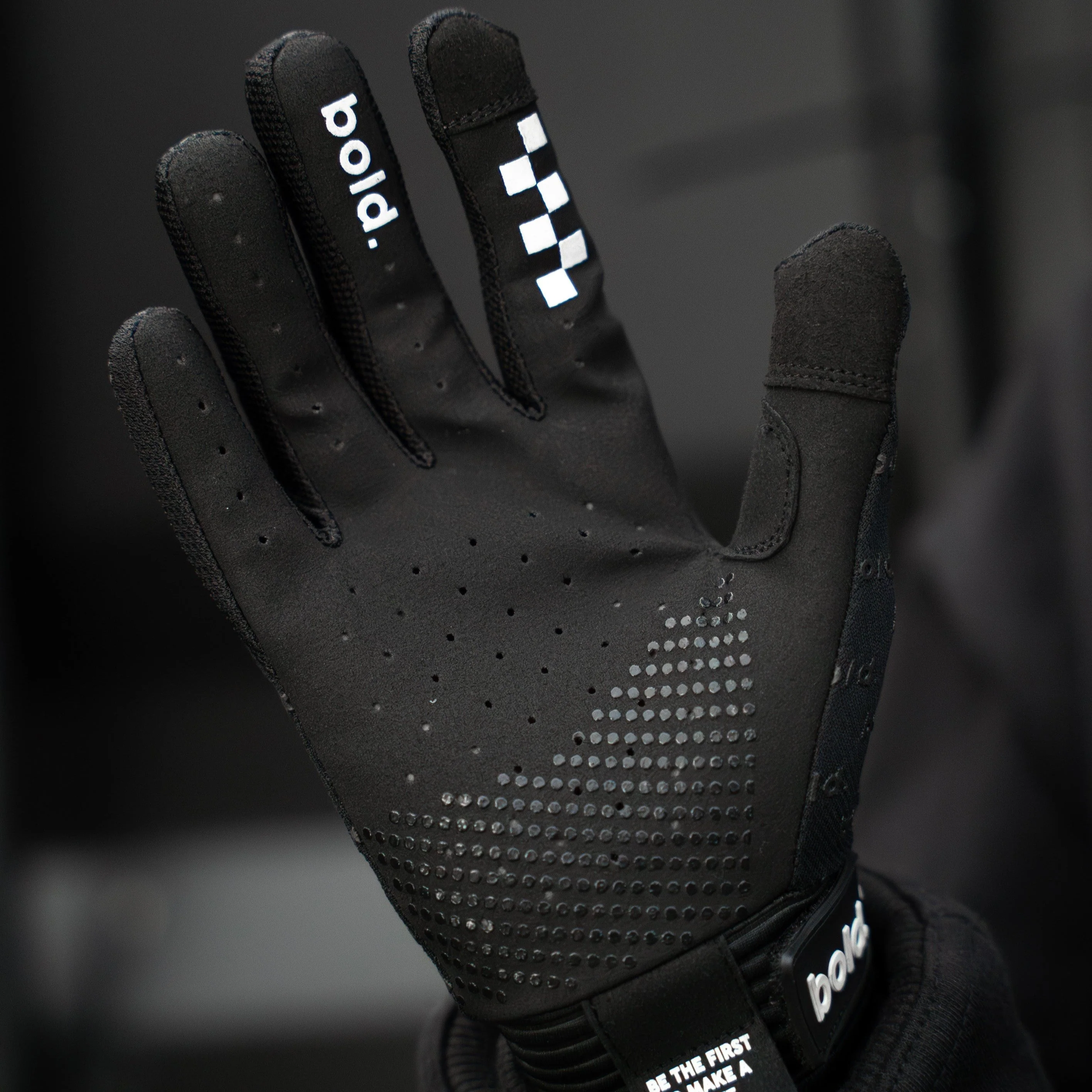 bold. SWIFT MX GLOVES - Black Edition - Image 3