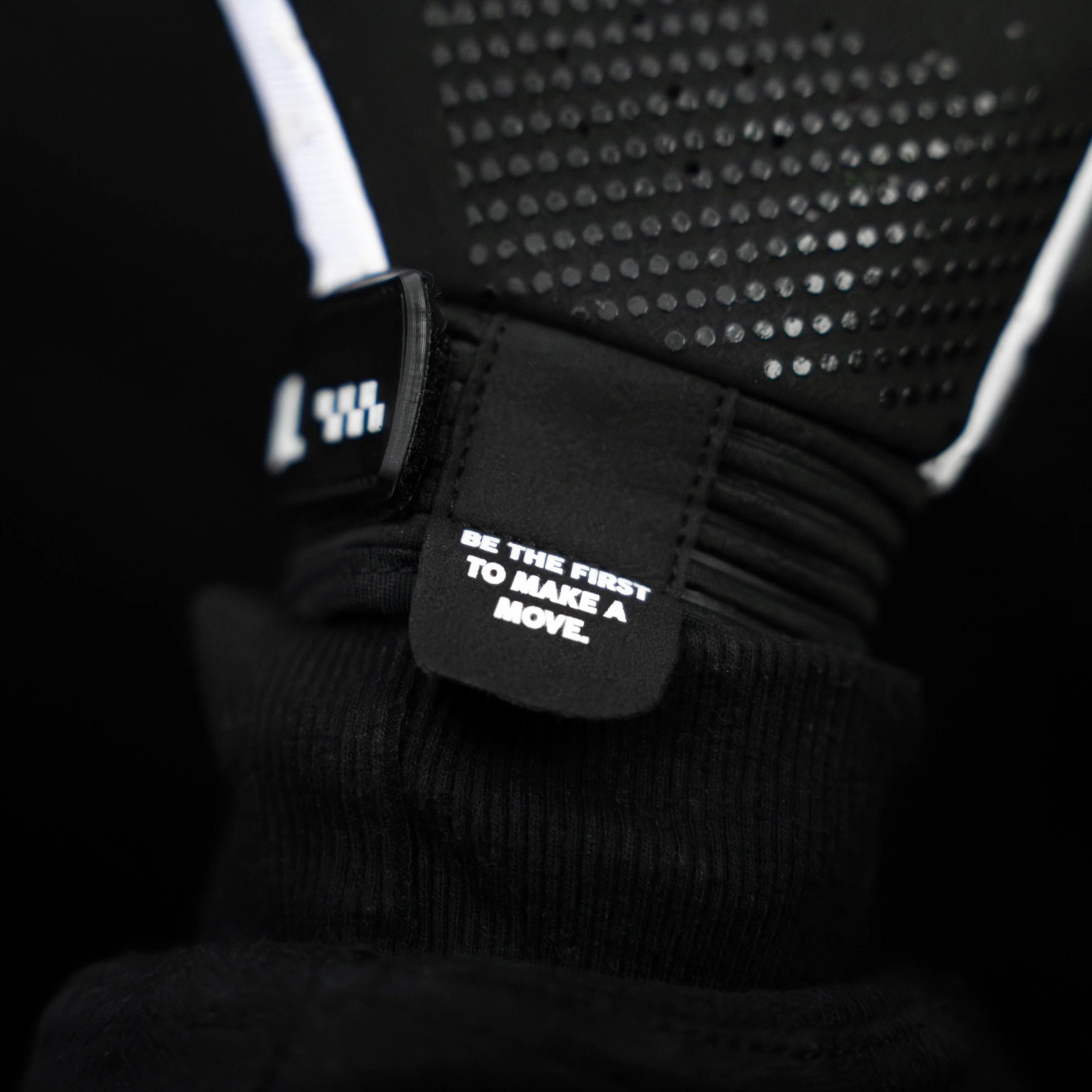 bold. SWIFT MX GLOVES - White Edition - Image 5