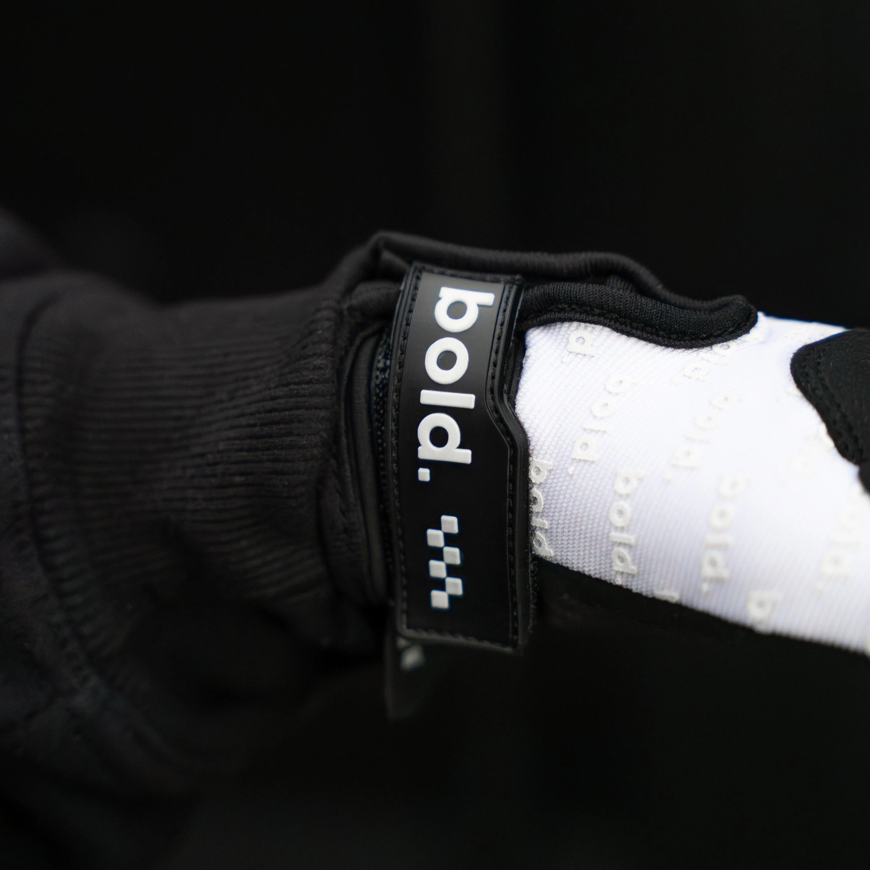 bold. SWIFT MX GLOVES - White Edition - Image 6
