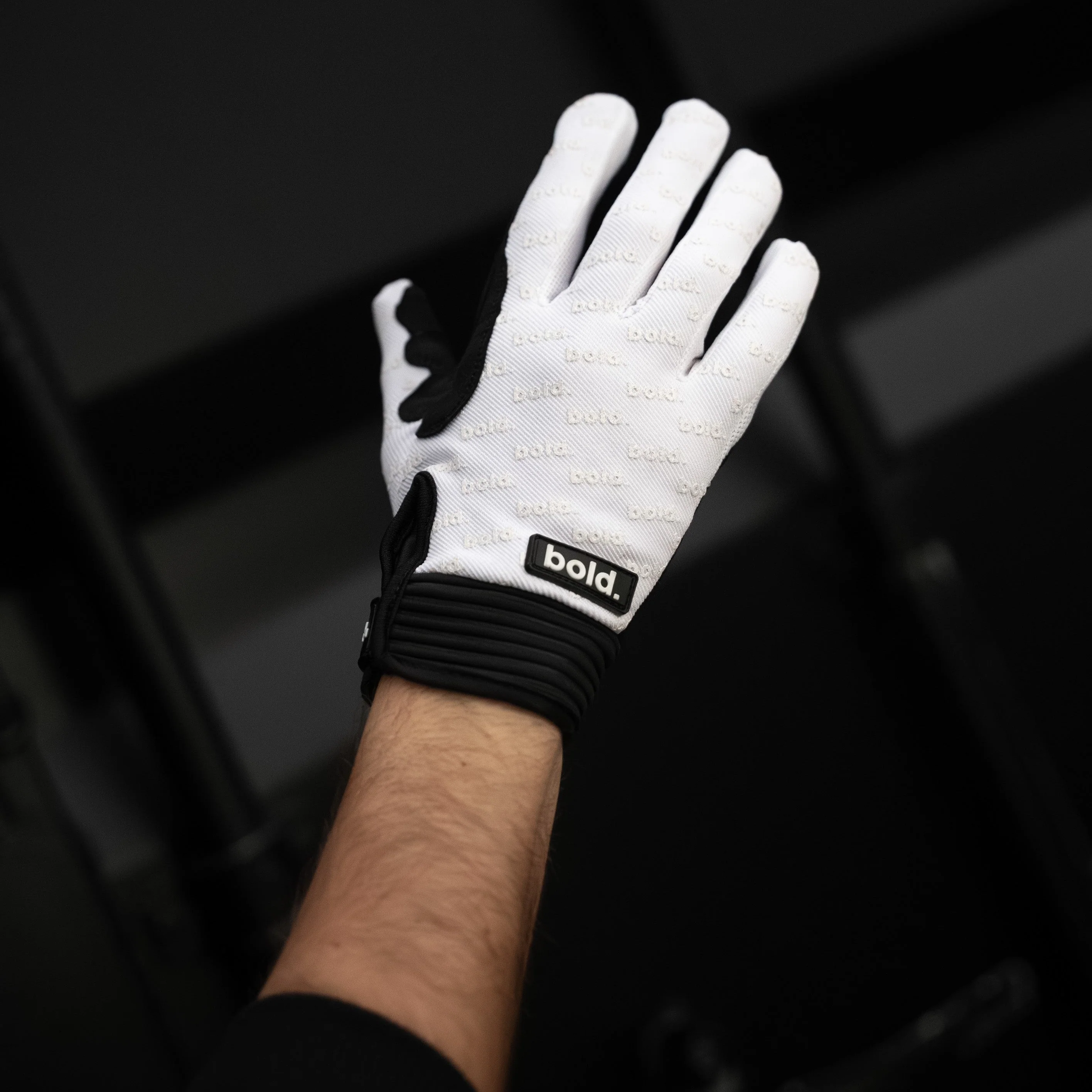 bold. SWIFT MX GLOVES - White Edition - Image 7
