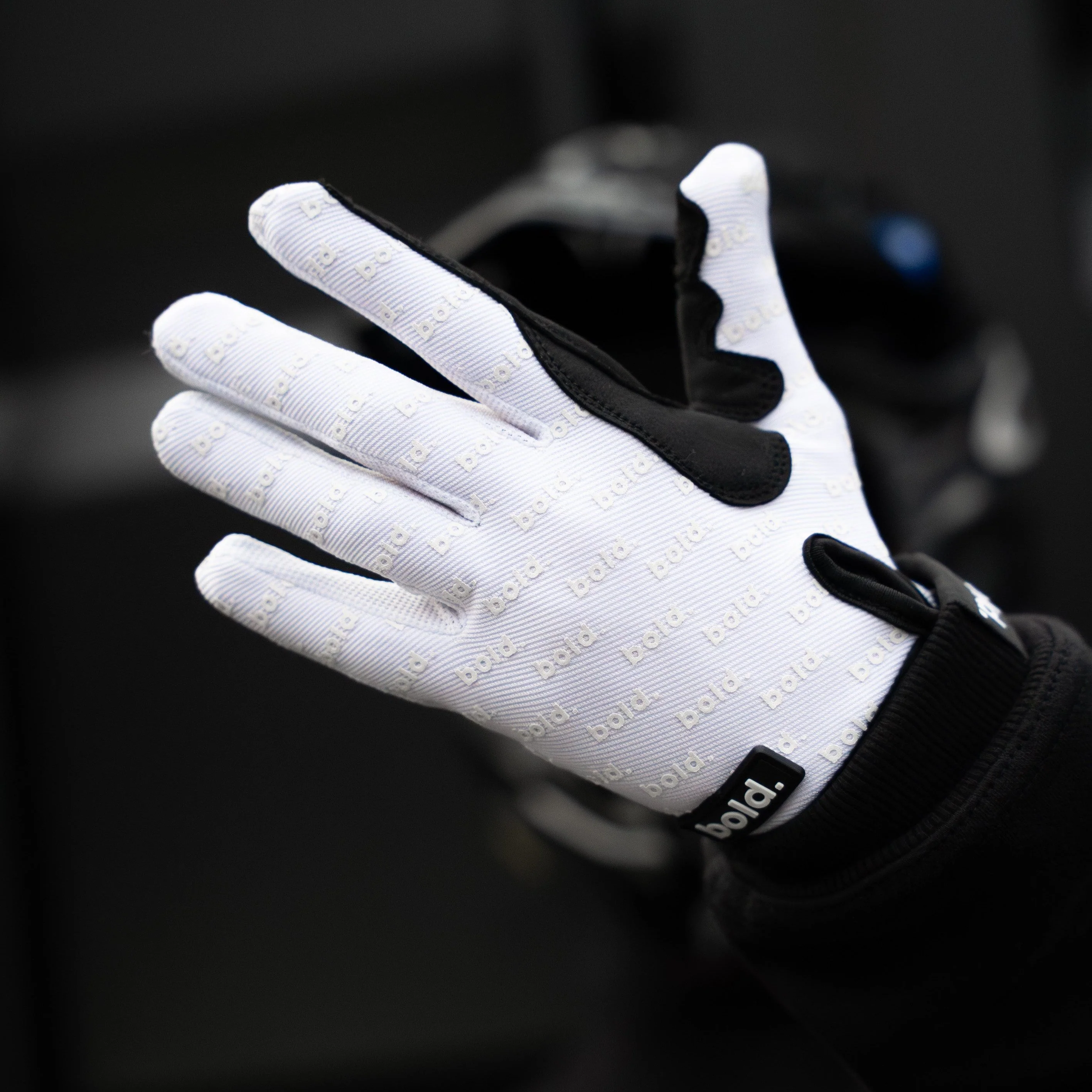bold. SWIFT MX GLOVES - White Edition - Image 8