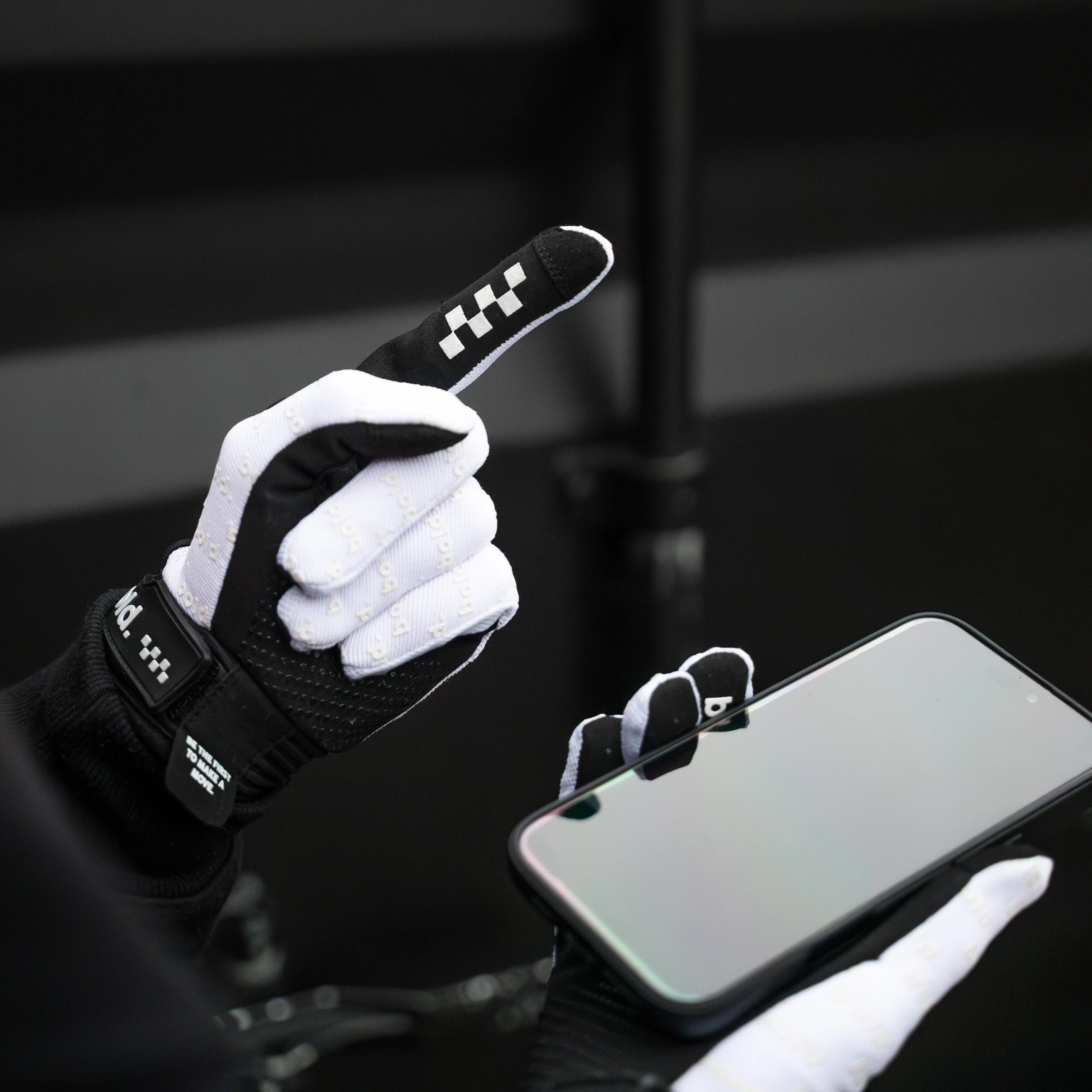 bold. SWIFT MX GLOVES - White Edition - Image 9